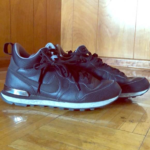 nike internationalist mid leather